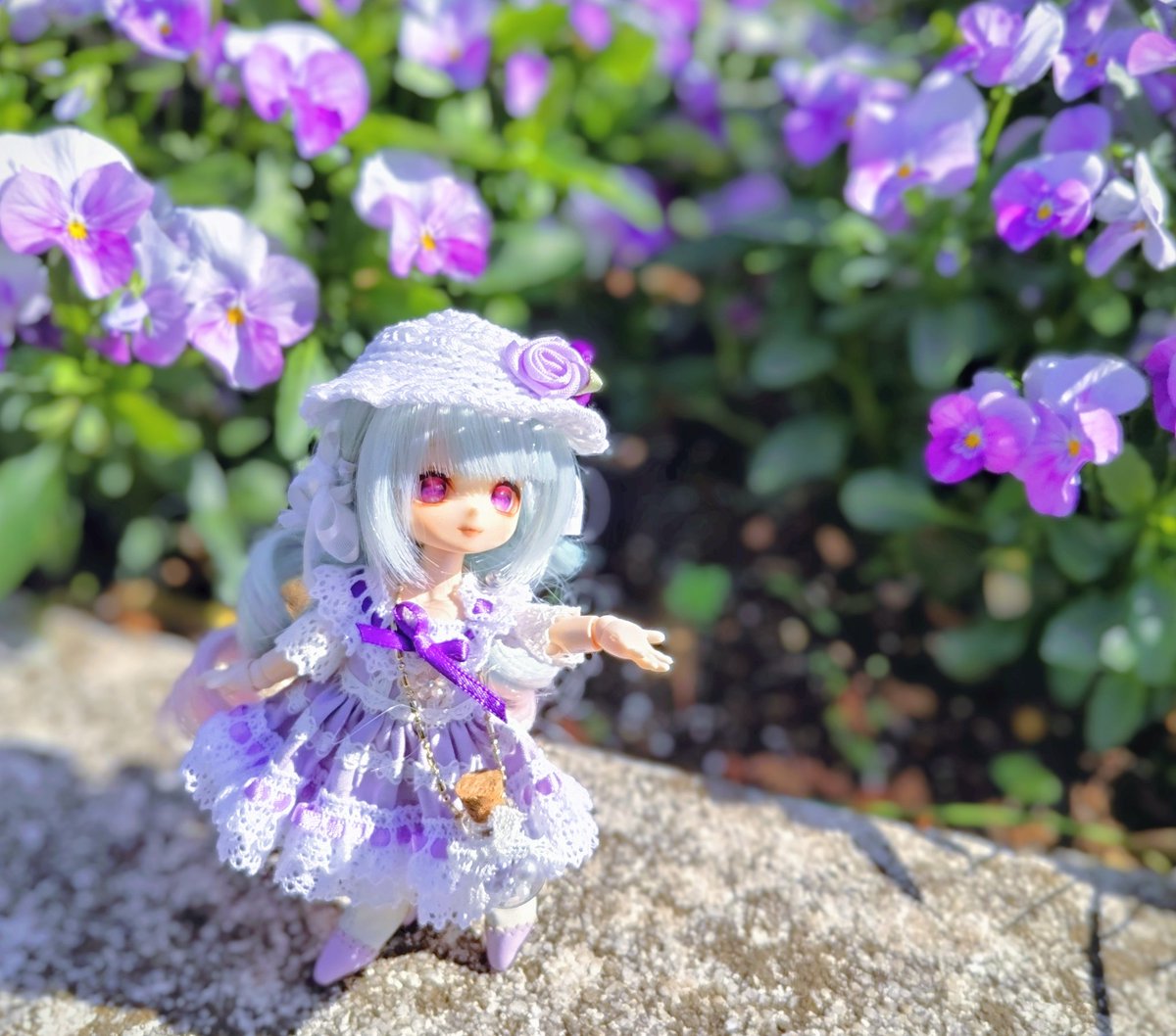 frfrn0n's tweet photo. 今日はゆめりあ（夢現）ちゃんをお迎えして６年になる日💜
春の色でいっぱいの季節に来てくれてありがとう💐

#ゆぐっ子 #こねこ屋写真館 #姫りんごウィッグ https://t.co/r9cKvmw5ij