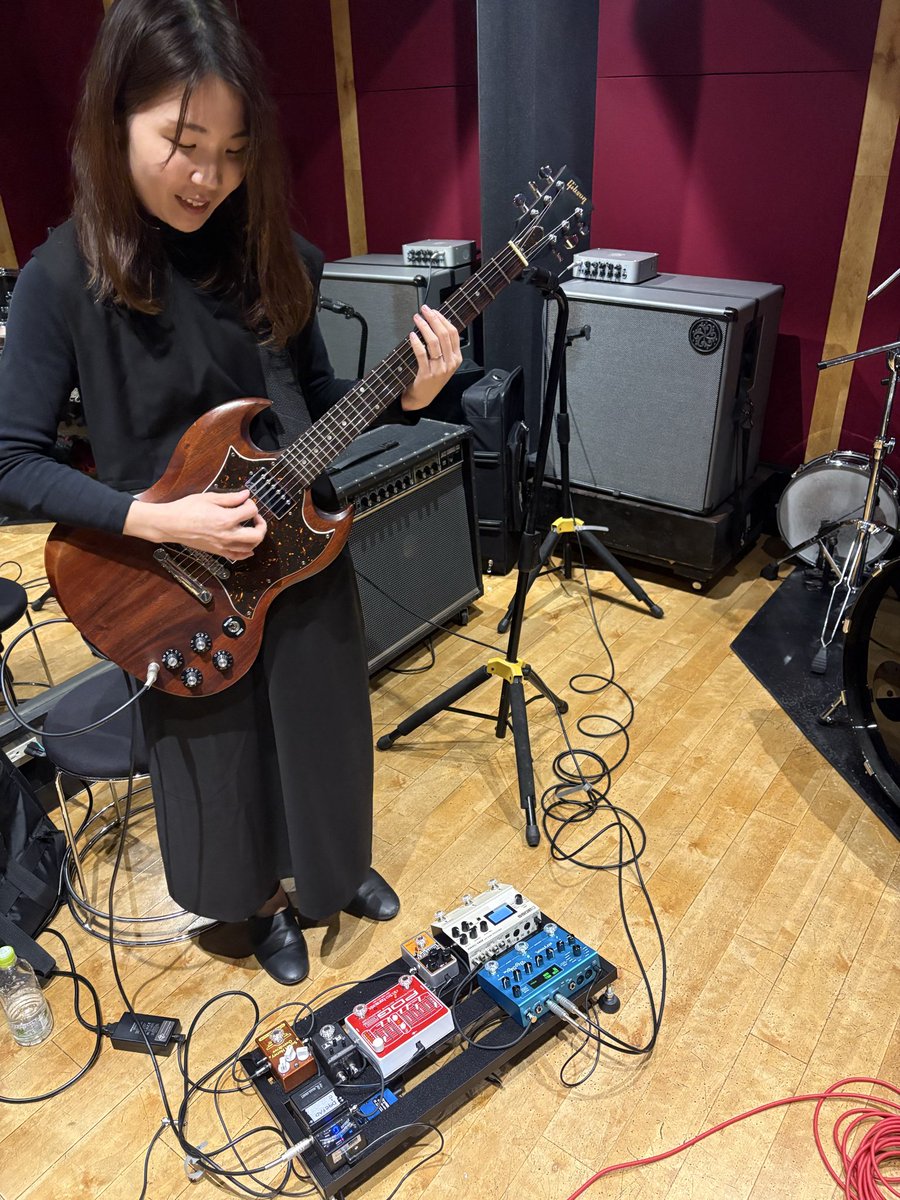 MYY_info's tweet photo. 来週4月25日(土)名古屋でのライブですが、仕事の都合で出演出来なくなったメンバーの代わりに急遽元メンバーの春ちゃん@greentunnel_ がギターを弾いてくれる事になりました！急なお願いに対応してくれて感謝です！
みなさん是非観に来てください！
チケット取り置きはDMにて！
お待ちしております！ https://t.co/6Efwomguna