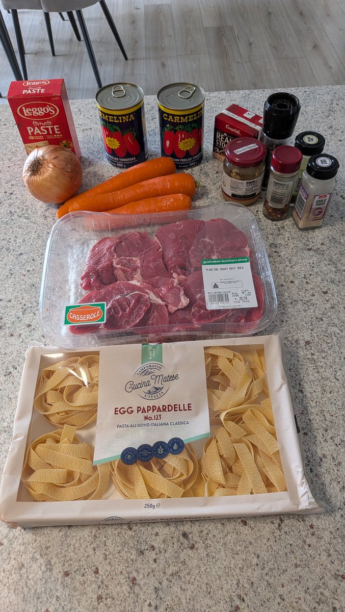 Mattys123's tweet image. Sunday. Meal prep. Slow cooked beef ragu. Why not 🤗 #mealprep