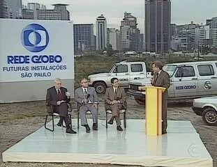 FabianaSaotome's tweet photo. [THREAD] [ARQUIVOS DA TV TUPINIQUIM]

1976 foi um ano bastante decisivo para definir o que seria o futuro e papel da Globo São Paulo para a então "Rede Globo" em si.

A Globo São Paulo foi fundada em 1966, 1 ano após o lançamento no Rio, com a compra da antiga TV Paulista, que estava enfrentando dificuldades financeiras na época.

🧶1/8
