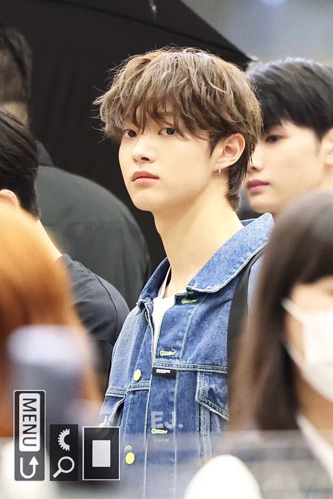 와진심 엄청엄청 말려서 데뷔초주주로 돌아옴..