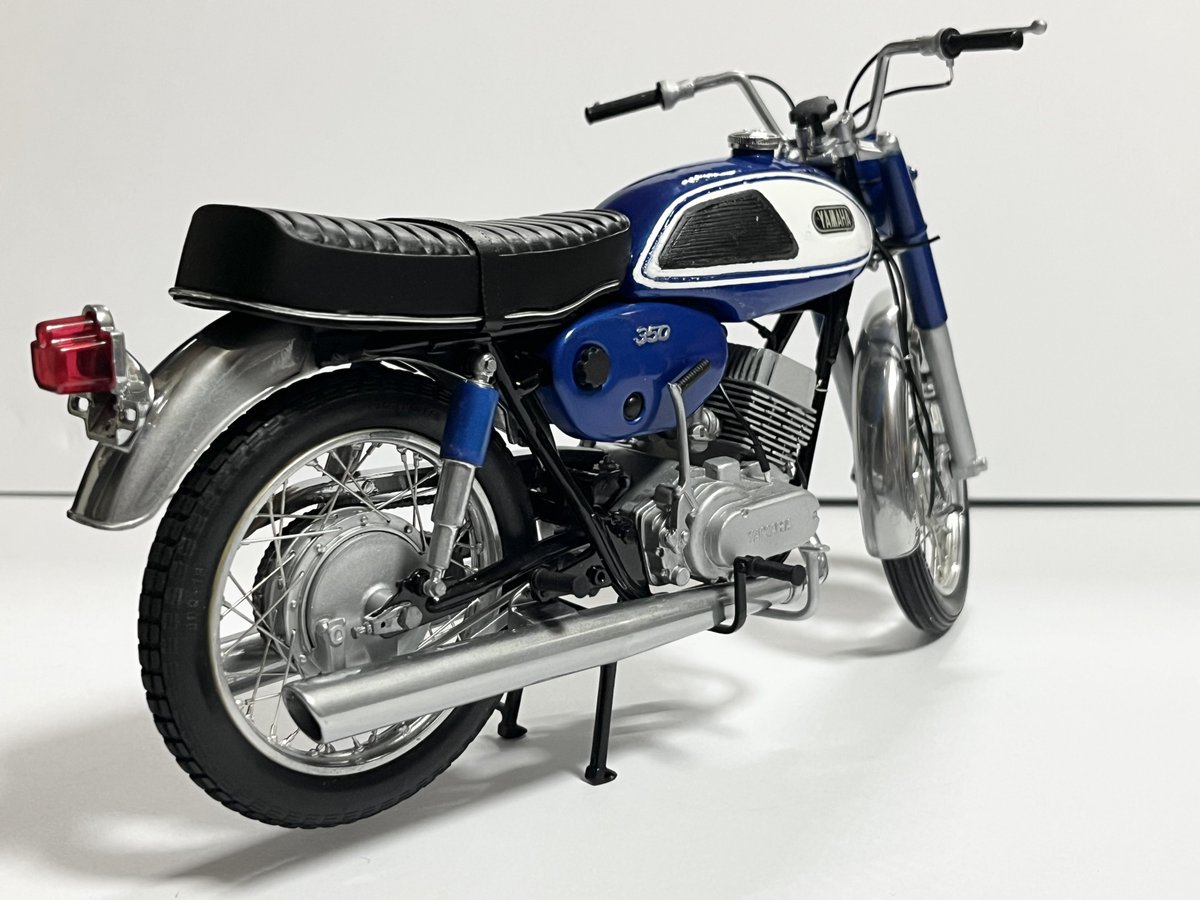 urasan95844840's tweet image. グンゼレベル1/8ヤマハ グランプリ350 
その7
間すっ飛ばして完成！
展示会に間に合わせる為に徹夜になっちった🤣
今会場だけど、猛烈に眠い～
 #グンゼレベル 
 #ヤマハ 
 #バイクプラモ盛り上げ隊