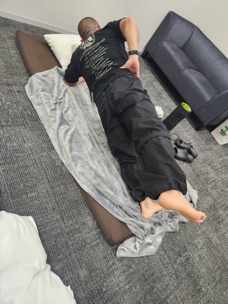 RYO75837300's tweet photo. 船橋ララアリーナ2日目です！

本日も完売ありがとうございます！！

リーダーは歌唱には全く関係無い動きをしてます（笑）

おじさん達頑張ります♪

宜しくお願いします！ https://t.co/Z1k5P0Dnut