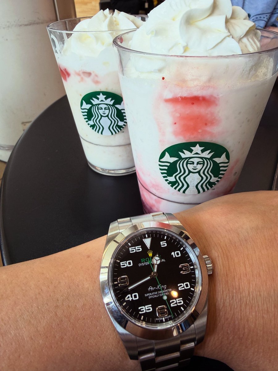 lazukik80's tweet photo. フルーツ・オン・トップ・ヨーグルト withクラッシュナッツとストロベリー フラペチーノ🍓

#エアキング
#116900
#airking
#rolex
#ロレックス https://t.co/e8QdxL82nP