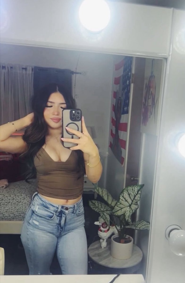 ashleyiscutes's tweet photo. who wants to sext.. join my tele server for previews😩 #latina #horny #petite #sellr https://t.co/LrCEFQMofE