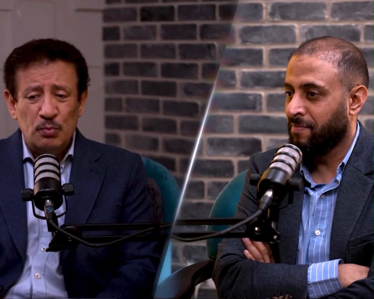 مدري ماله عبدالسلام الشريحي
تحول إلى واحد اهبل ولا عاد حصل مهره و لا عمل 
يعني من ٤٠ مليون نسمه ما حصلت احد تقابله إلا الهشهوش هذا 
كنت احترمك ولكن اثبت في الايام الاخيره انك ولا تفهم ولا لك علاقه بالإعلام شخص بلا موقف لزج مثل هلامي و هذه صفه قبيحة في الرجل أن يكون بلا موقف