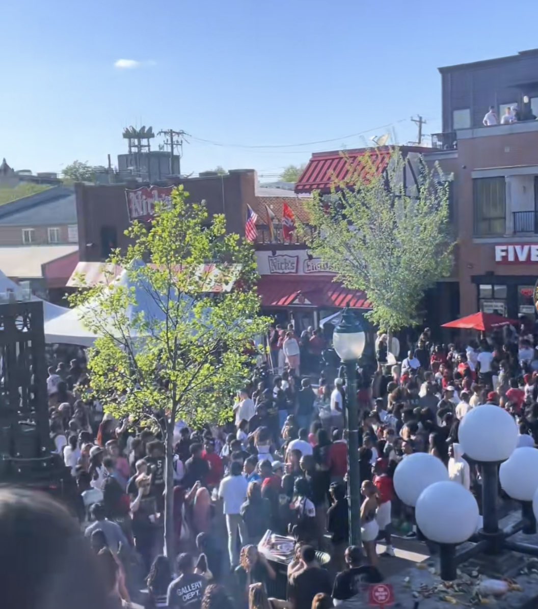 Hey <a href="/IUpolice/">IU Police and Public Safety</a>, can y’all set up roadblock checkpoints on all entrances to Bloomington before the next weekend? Only let IU students and Bloomington residents pass #Kirklanta