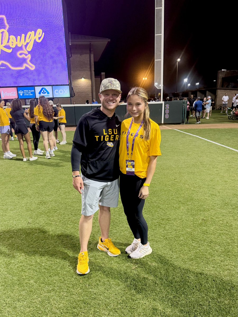 MiaEnnis2028's tweet image. Thanks for having me at the @LSUsoftball Experience Camp!🐯💛💜@BethTorina @LSU_SandraMoton @CoachNealPT @zjermain_15 @Tpleasants17 @Jillby17 @SoftbalAmerica @PrepSoftball @ExtraInningSB @KaylaLombardo11 @BradyVernon @LineDsoftball @JaydenMount @LA__Voodoo @lsu_dailynews