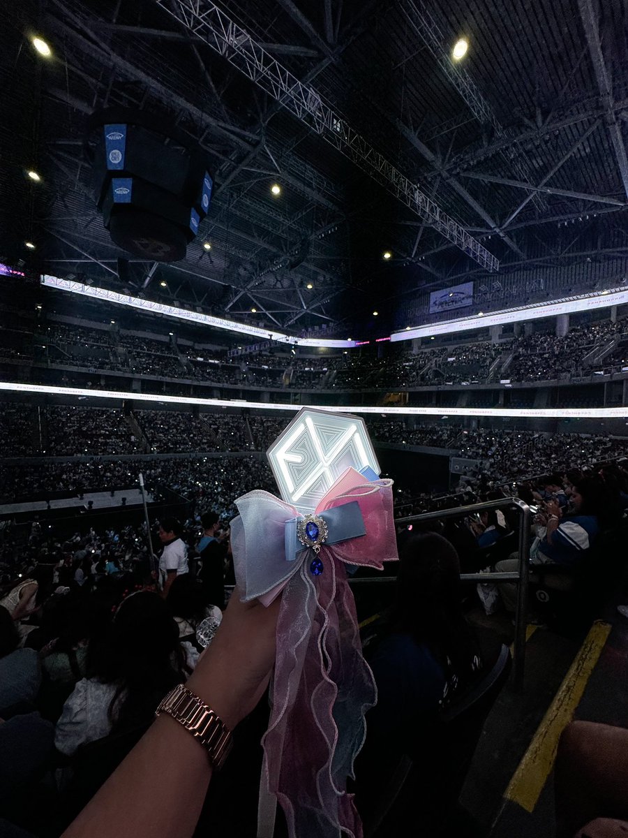 bmariaerigom's tweet photo. ✨ Manifesting for everyone who sees this to be a part of SILVER OCEAN for EXhOrizon in Manila this 2026 ✨ https://t.co/RBcgor5B18