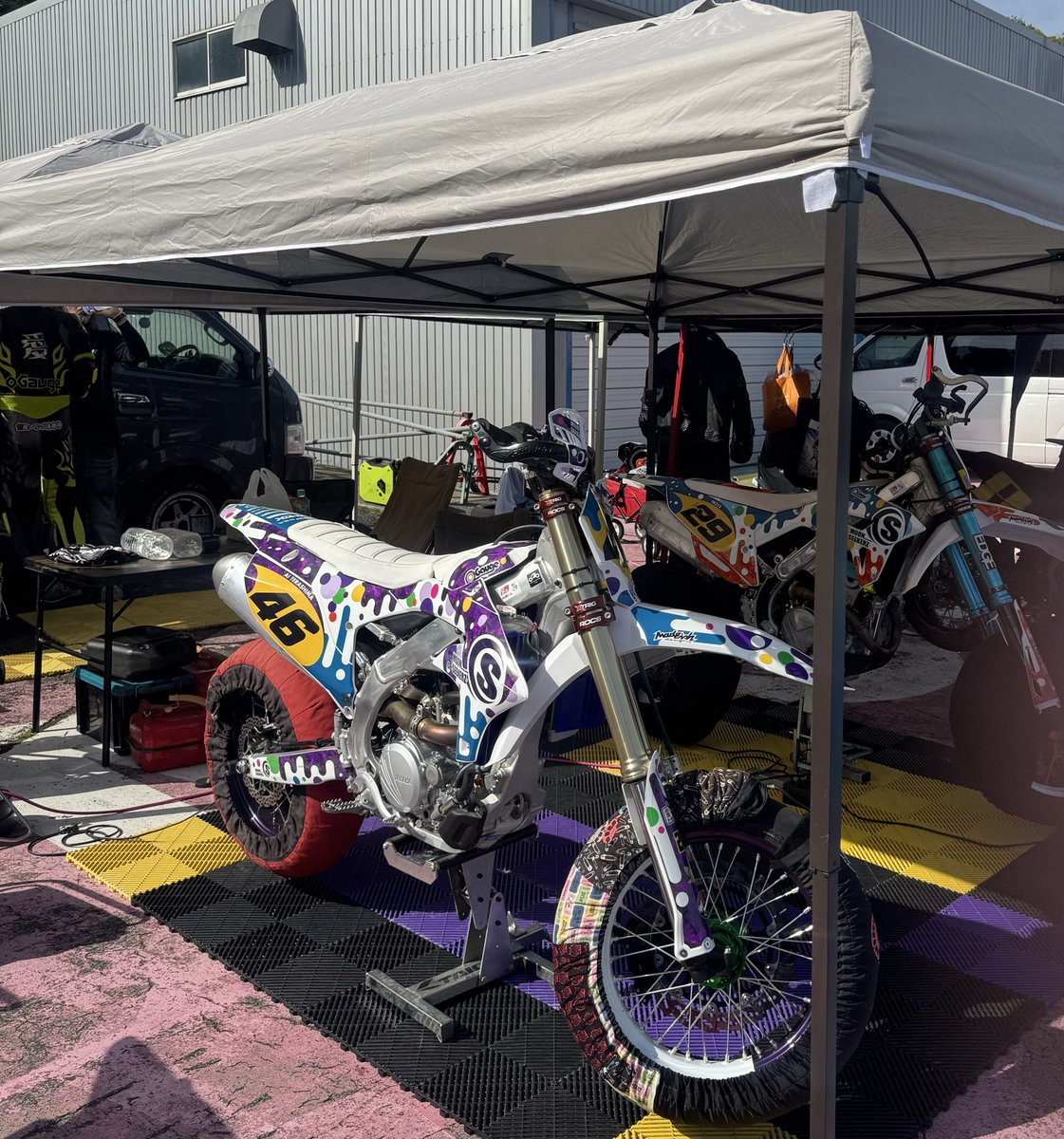 Ninja2300's tweet photo. 2026 MFJ　全日本スーパーモト選手権
Round.2茂原　観戦中！

初めて観戦しましたが、迫力あります！
皆さんカッコいい！！

#全日本スーパーモト選手権
#茂原 
#モタード 
#モタードレース https://t.co/WEReHM97Be