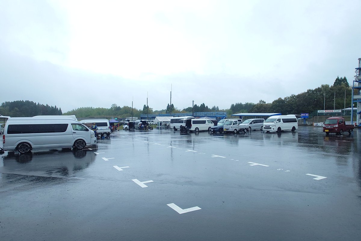 MEF20231007's tweet photo. 雨の走行会になりましたが、意外と出席率高めです！

#MEF走行会 https://t.co/C6v9ozoyAB