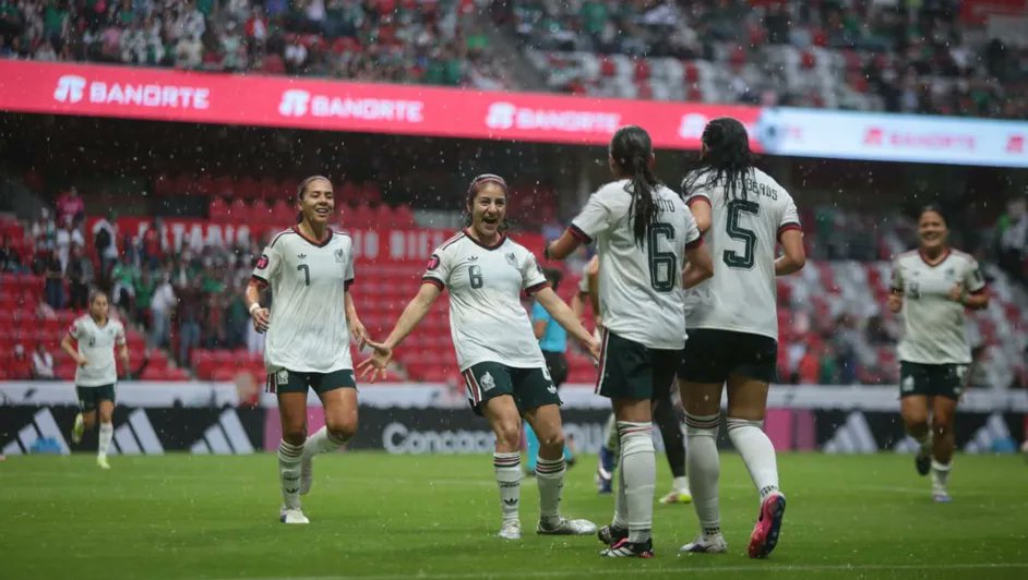laaficion's tweet image. 🔥 Selección Mexicana femenil golea a Puerto Rico y clasifica a la ronda final por los boletos al Mundial de 2027 ⚽🇲🇽

📎 #VIDEO | Resumen del juego: mile.io/42kPxEM