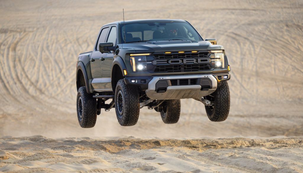 mahmadsohel's tweet image. 6 Cars for Small American Garages vs 6 Trucks That Won’t Fit daxstreet.com/cars/372876/6-… #americancars #pickuptrucks #practicalcars