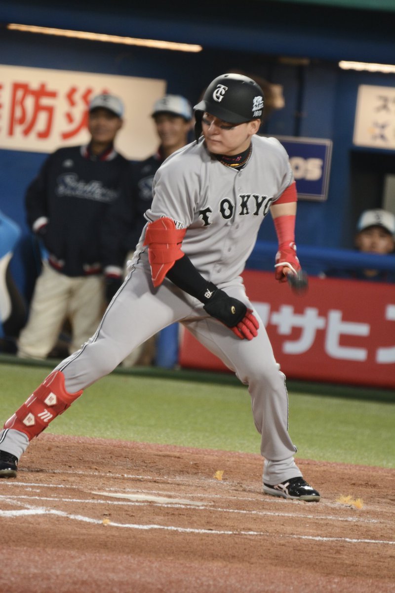 バット見えないからバッターボックスで踊ってる人みたい
