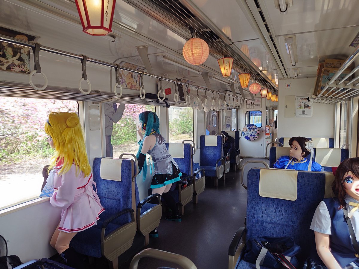 E1000_ginga's tweet photo. しゅんごい列車乗ってる
まさか令和の時���で佐奈に出会うとは https://t.co/BMn43cGGBz