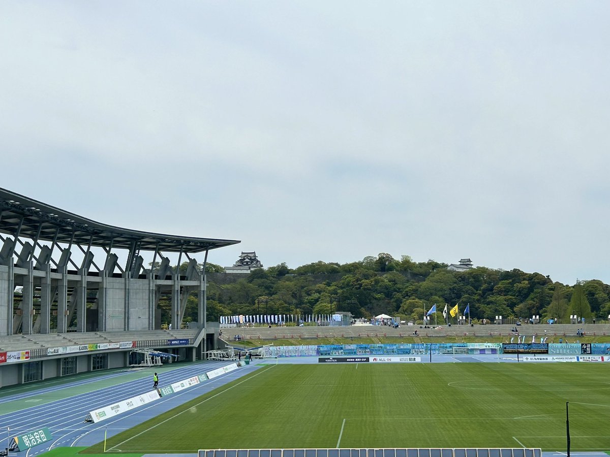 junju_i's tweet photo. スタグル広場からも入場してからもずっと国宝が見えるスタジアム
ステキ
#大分サポ滋賀遠征 https://t.co/J6PsuRnIAz
