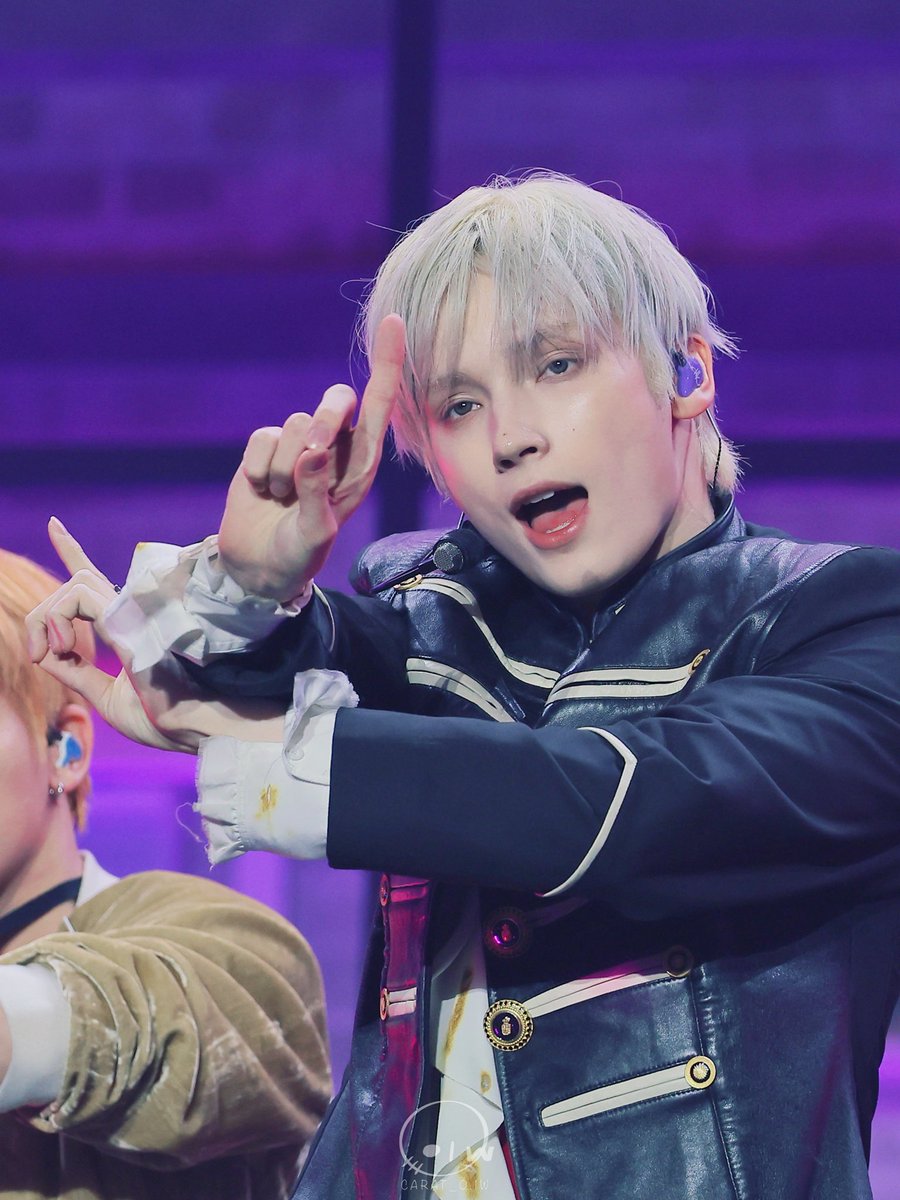 carat_0.1w tweet media