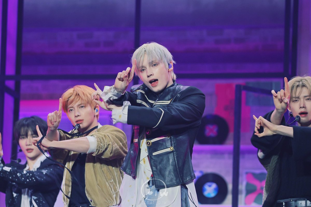 carat_0.1w tweet media