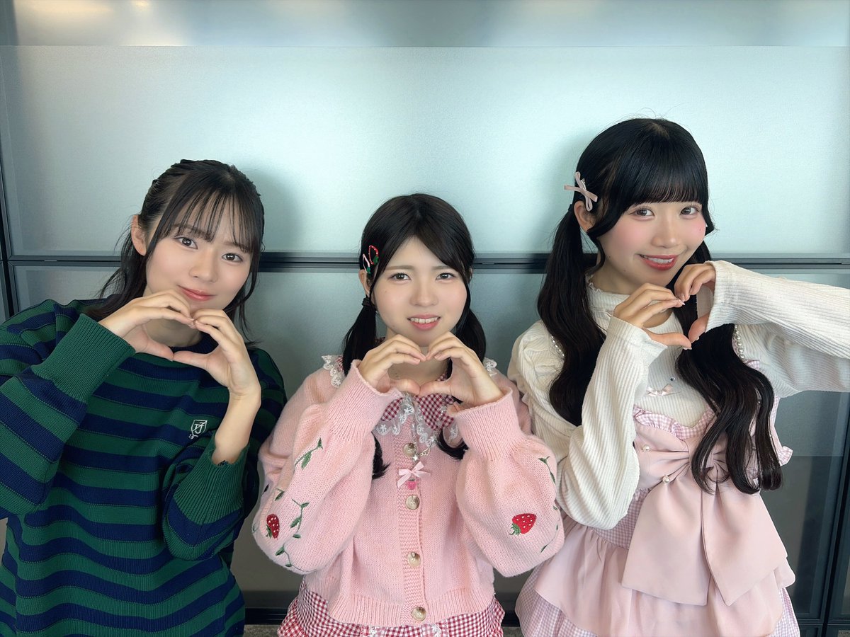 227_staff's tweet image. 13:00～📢...♪
ㅤ 
     22/7 16thシングル発売記念
⋱オンライン特典会スタート🌈💕⋰

参加権利つきCD💿
当日販売ページこちら💁‍♀️
fortunemusic.jp/227_202604_01/

今作ラスト特典会🍬✦.˚◦
皆さんのお越しをお待ちしてます✨

#ナナニジ #二つの道