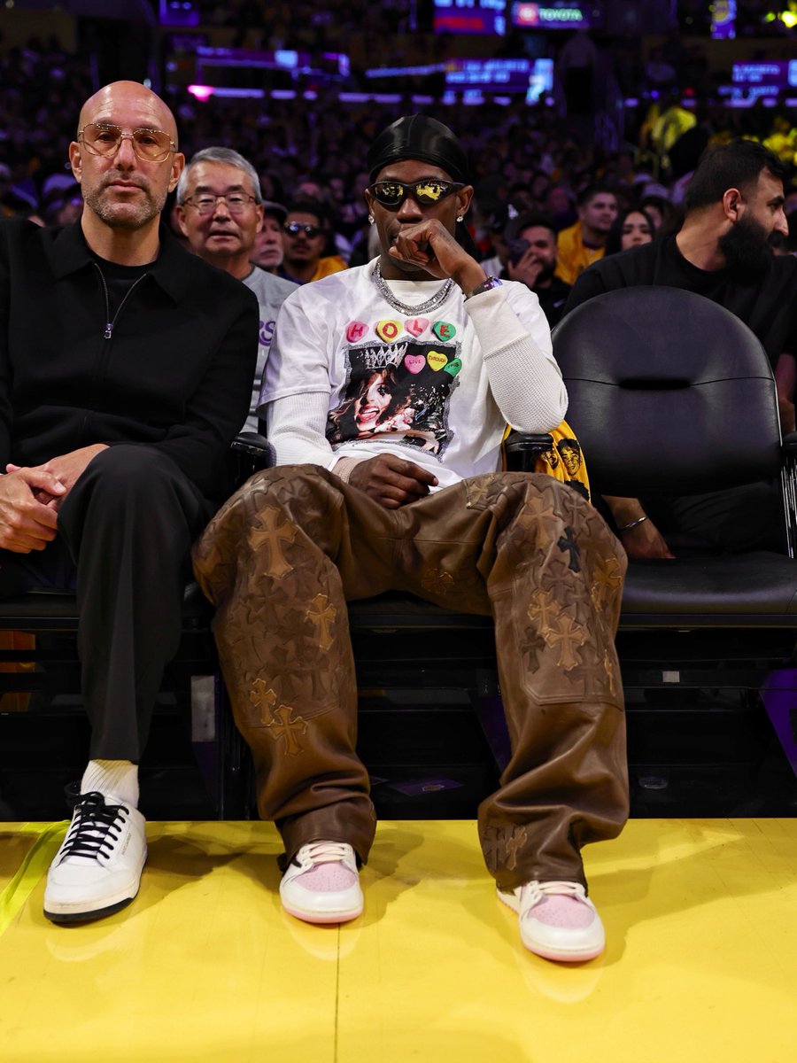 JustFreshKicks tweet media