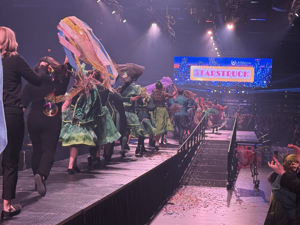 ejohnsonNEWS's tweet photo. There's nothing like the #BubbleBall @ChildServe. We loved every outfit, every performance. https://t.co/MFSi5fbEgj