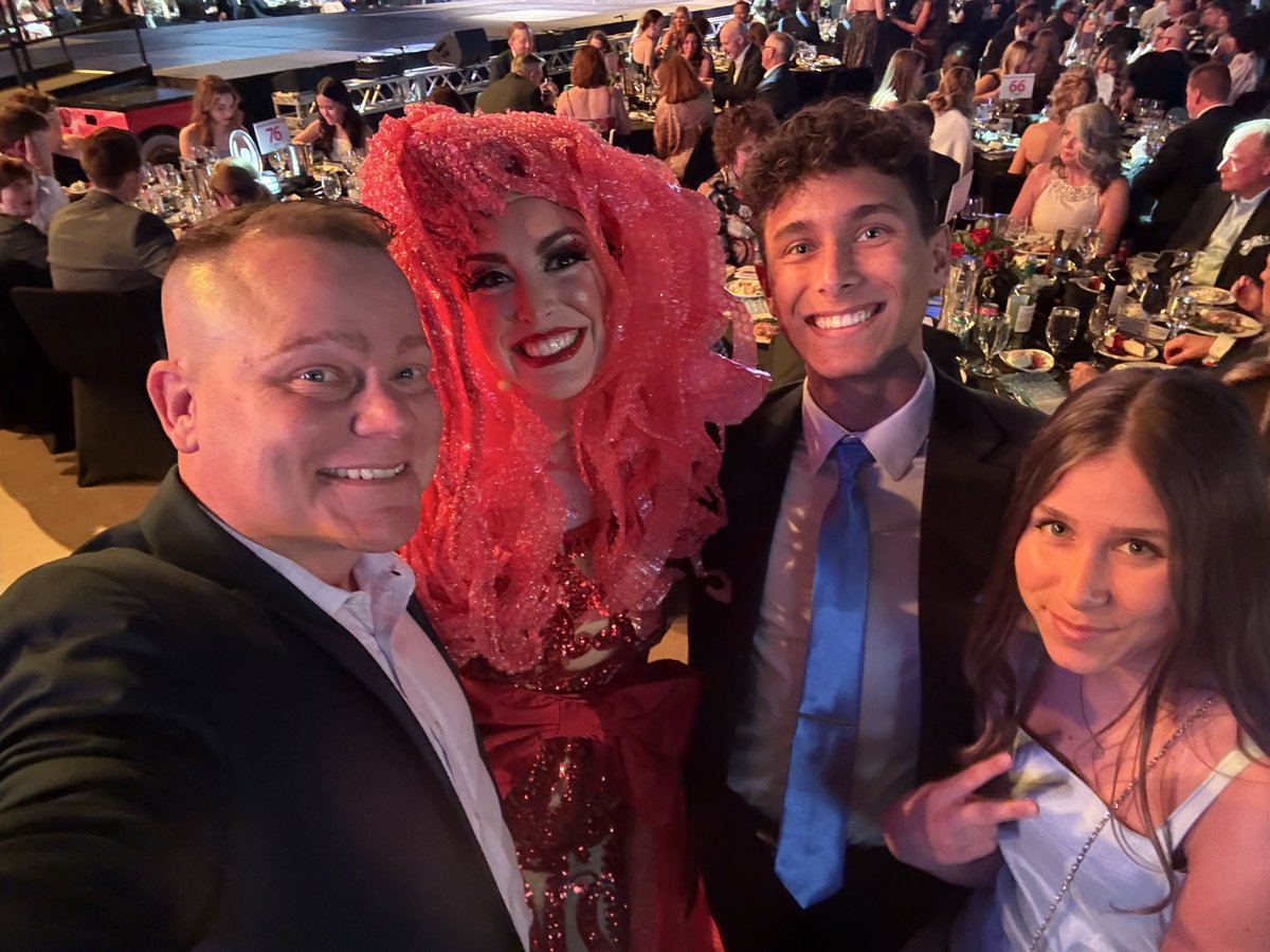 ejohnsonNEWS's tweet photo. There's nothing like the #BubbleBall @ChildServe. We loved every outfit, every performance. https://t.co/MFSi5fbEgj