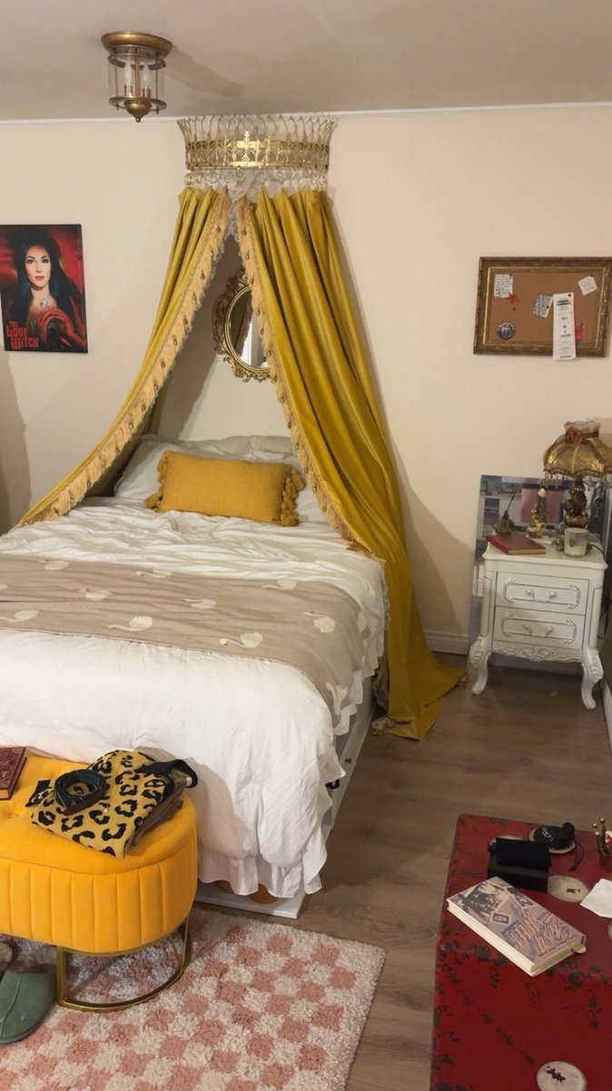 LoriHarper96522's tweet image. Bedroom. Newfoundland, Canada.
#CozyRoom #PolyTech