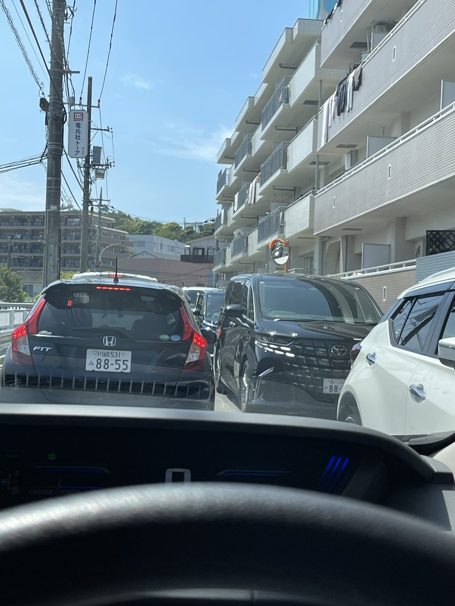 inei_raisan_0's tweet photo. 府中街道　生田の辺りで事故通行止めになってて前後裏道大渋滞 https://t.co/USPmo8GGxH