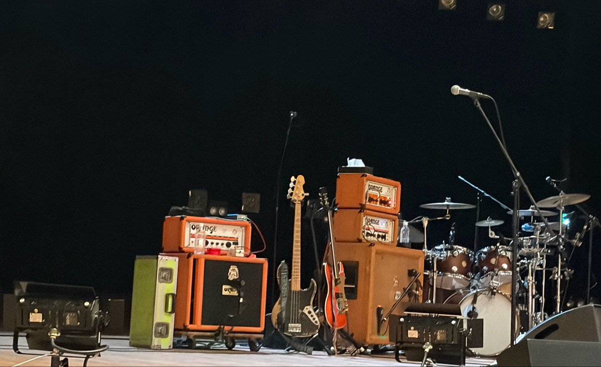 nuruo33's tweet photo. 夢のような近さで、超絶技巧の音楽を浴びれて最高の時間でした。

バンアパ最高だ〜 https://t.co/oTuCtqSUZ4
