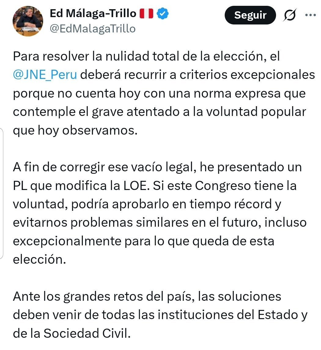 andreapatriau's tweet image. El payaso de Ed Malaga contribuyendo a terminar de reventar lo poco que nos queda de legitimidad institucional. No puedes ser tan trapo sucio, cobarde. Encima bloqueas a los ciudadanos mientras cobras de la nuestra, infeliz.