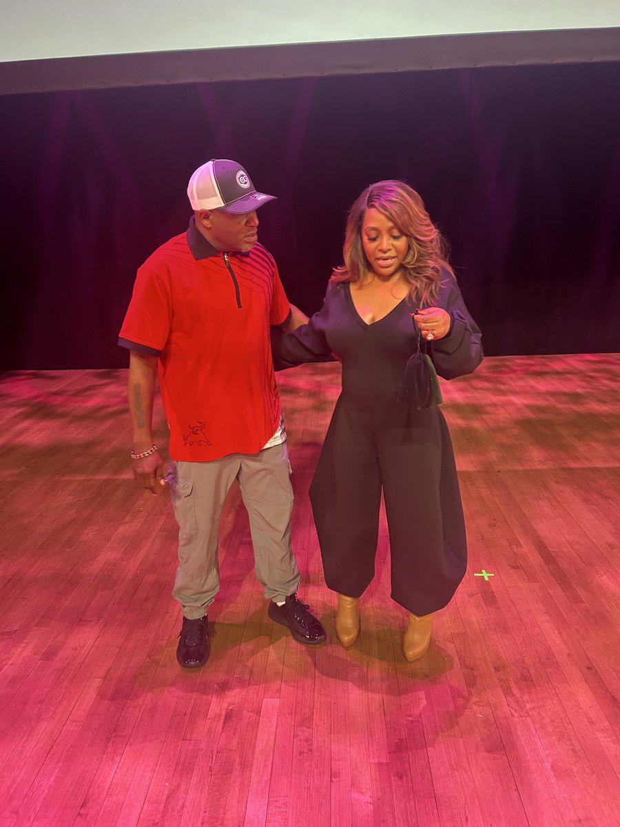 peeandflea's tweet image. @sherrieshepherd
I told her all I needed was a shot 💯

She granted it — held our product and took this moment with me 🙌🏾

And the show was AMAZING 🔥
Big love to @SherriShepherd for the energy and the laughs 💯

The OG Collection — By Pvibe

#OG #ByPvibe #PeeandFlea
