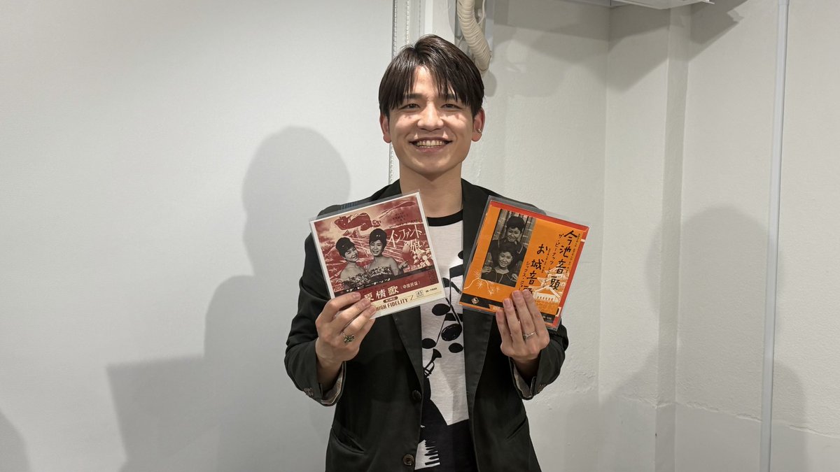 moanasurf1010's tweet photo. 『ザ・ピーナッ��』への熱い想い満載の、楽しい時間でした！

しかも水瀬さんからは
ピーナッツづくしのお土産まで🥜
ありがとうございました😀

お二人が愛用だった「ディオリシモ」の香水をつけての粋な演出も、底なしの愛を感じました。

#水瀬団    #鈴木啓之　 #MusicMates
 @MusicMates2026 https://t.co/DeHnA7O8Hk