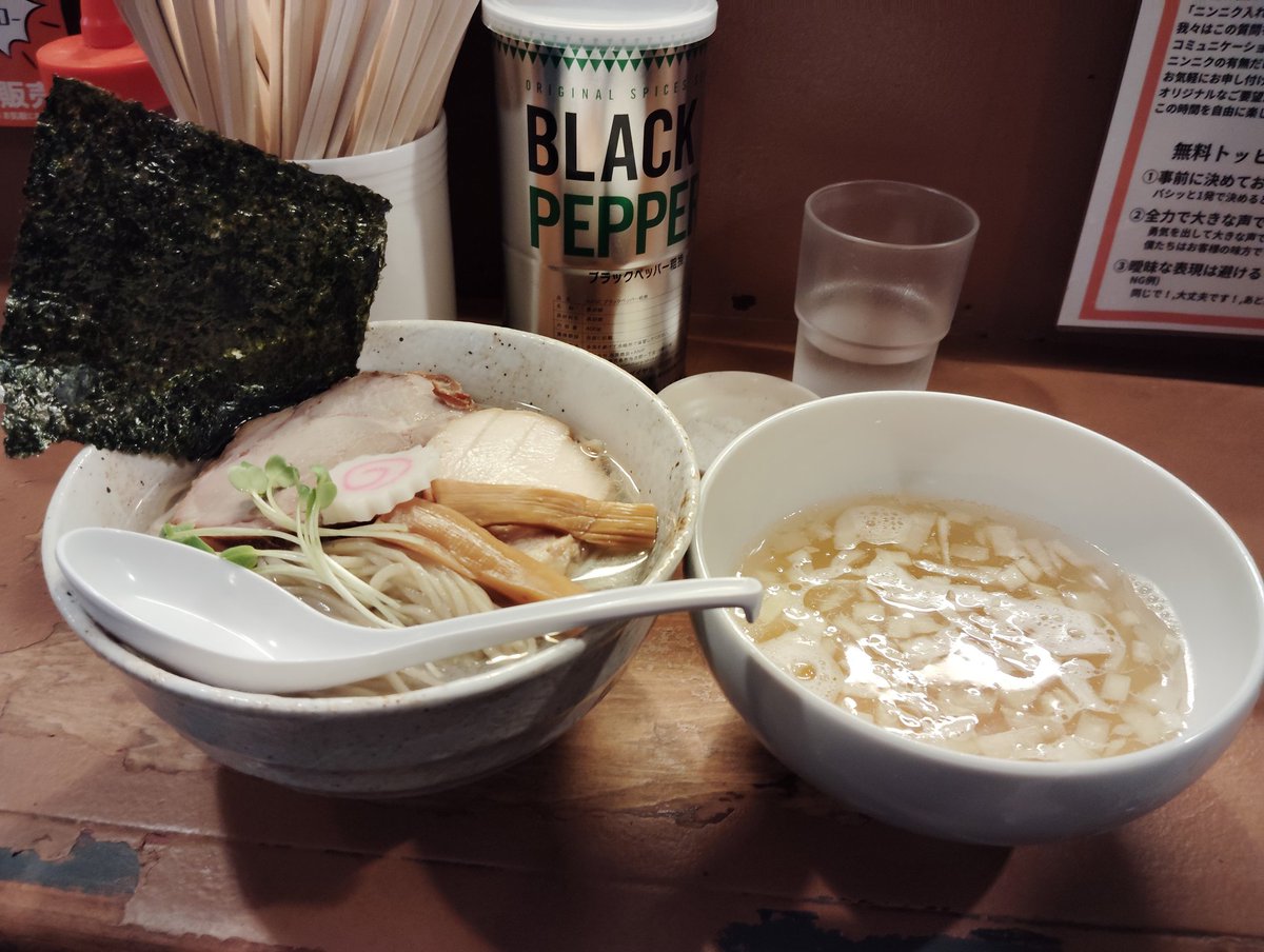 えむた tweet media