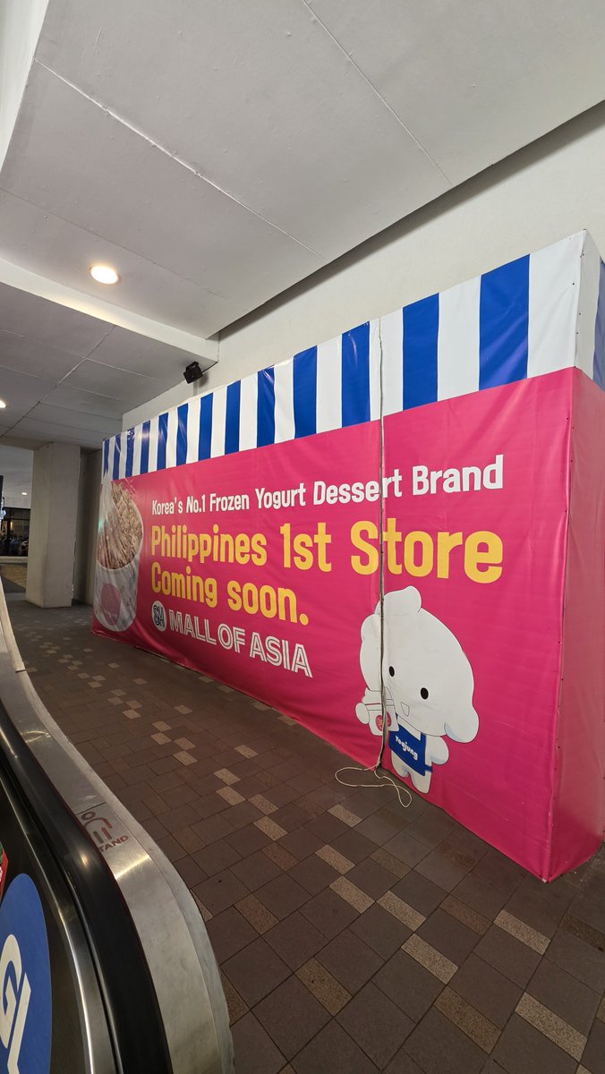 omg yoajung is opening a branch here at sm moa does that mean we’re gonna see txt posters too within their store 🥹