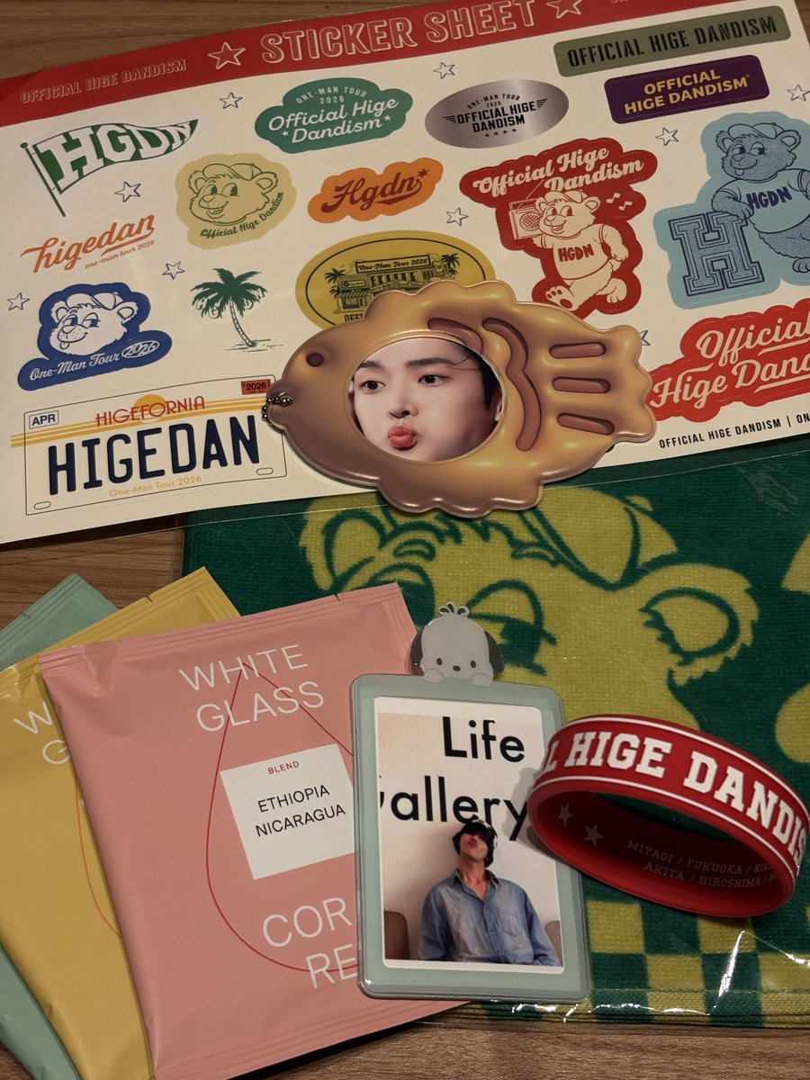 Ayamamab7tm's tweet image. 昨日、息子が念願だったヒゲダンのライブにロウンちゃんと一緒に参戦🤩一曲目から感動して号泣😭そして、神席✨最高の一日でした🩵ヒゲダンからたくさんのパワーを貰ったからロウンちゃんにも届け〜💗ビーム✋🏻ビーム✋🏻🫶

#WHITE GLASSCOFFEE 福岡店