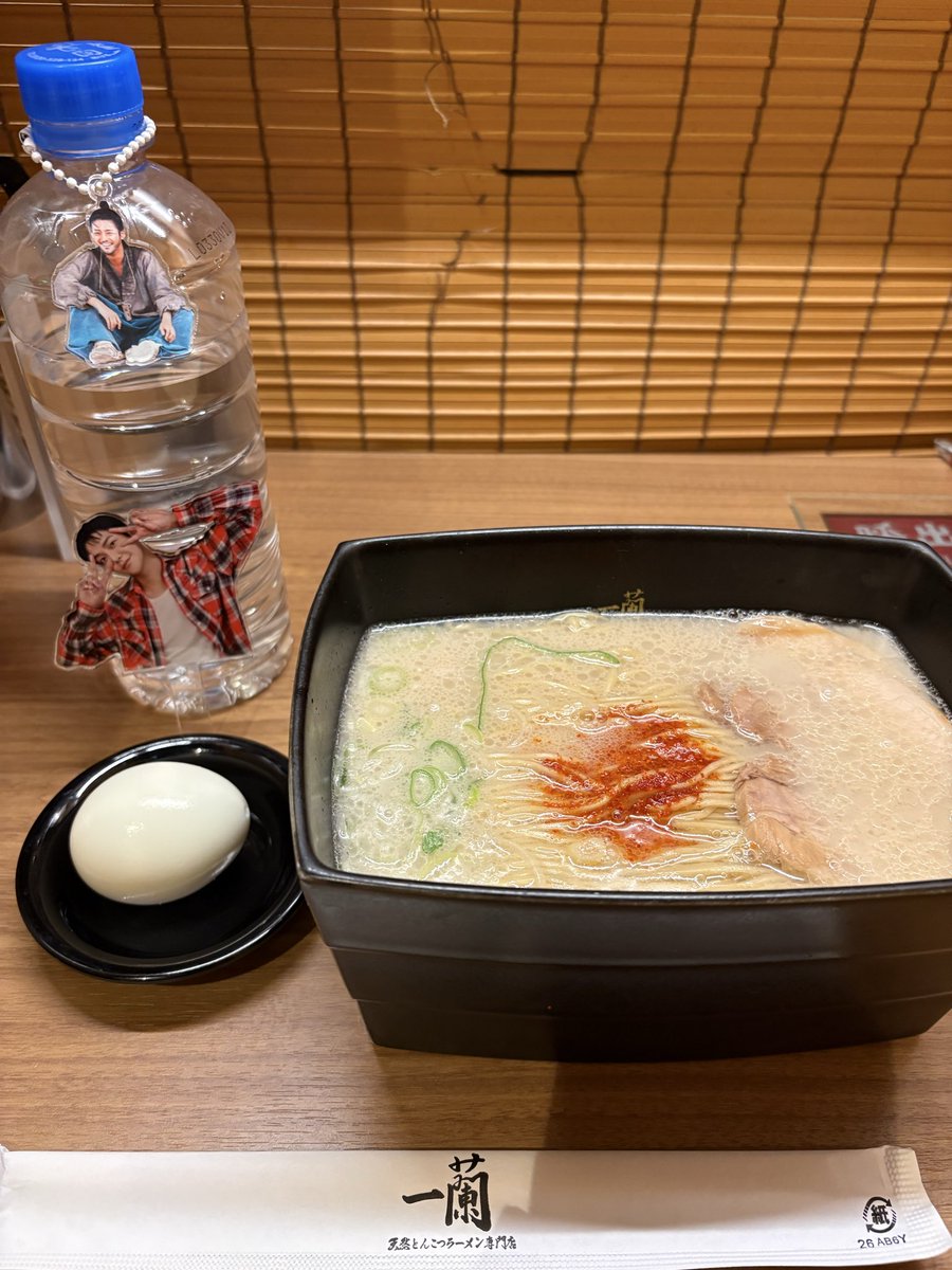 Ayamamab7tm's tweet image. 昨日、息子が念願だったヒゲダンのライブにロウンちゃんと一緒に参戦🤩一曲目から感動して号泣😭そして、神席✨最高の一日でした🩵ヒゲダンからたくさんのパワーを貰ったからロウンちゃんにも届け〜💗ビーム✋🏻ビーム✋🏻🫶

#WHITE GLASSCOFFEE 福岡店