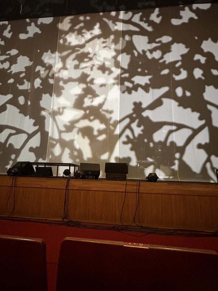 Ayamamab7tm's tweet image. 昨日、息子が念願だったヒゲダンのライブにロウンちゃんと一緒に参戦🤩一曲目から感動して号泣😭そして、神席✨最高の一日でした🩵ヒゲダンからたくさんのパワーを貰ったからロウンちゃんにも届け〜💗ビーム✋🏻ビーム✋🏻🫶

#WHITE GLASSCOFFEE 福岡店