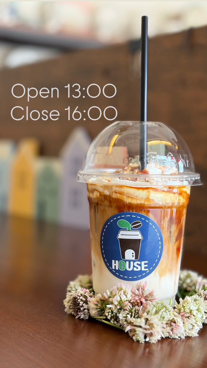 HOUSEcafe2019's tweet photo. 本日も元気に営業中です☕️
暑い日におすすめいちごスムージーと、自家製シロップのレモンスカッシュ🍋
ぜひ一度ご賞味ください♩ https://t.co/3btoA8E2JY