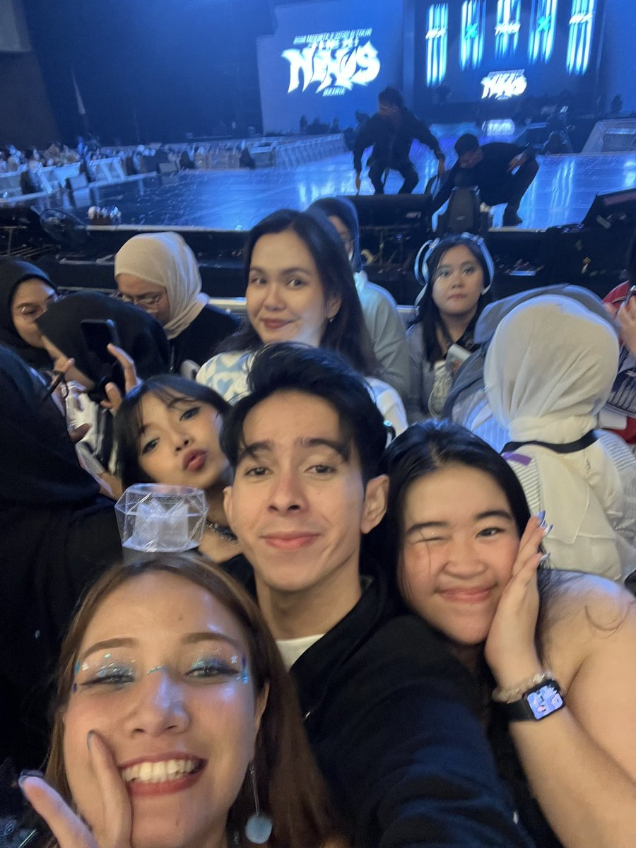 zzmiw's tweet photo. Monsta X concert in Jakarta was absolutely insane! i’m so happy i got to see them and experienced so many unexpected moments. hope we can meet again soon, complete with Changkyun next time :') https://t.co/VjaSns4PNo