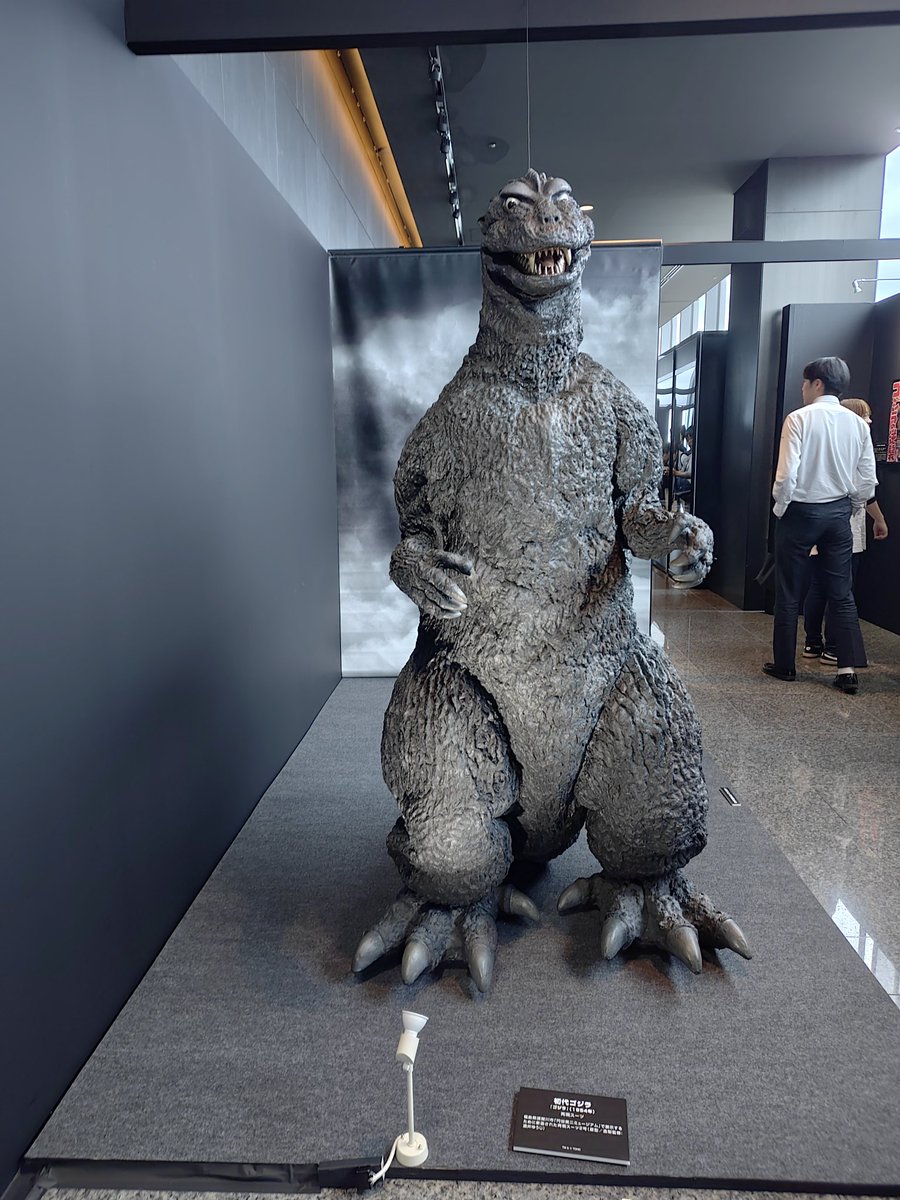 Spochanhakusan's tweet photo. 中の人、『ゴジラ博in新潟』へ行ってきました！
初代ゴジラスーツ（再現）から始まり、ゴジラスーツ（１９８４）や三式機龍、ゴジラ-1.0など様々なゴジラを観ることができ、感動の嵐でした！ https://t.co/ff42n8i8bR