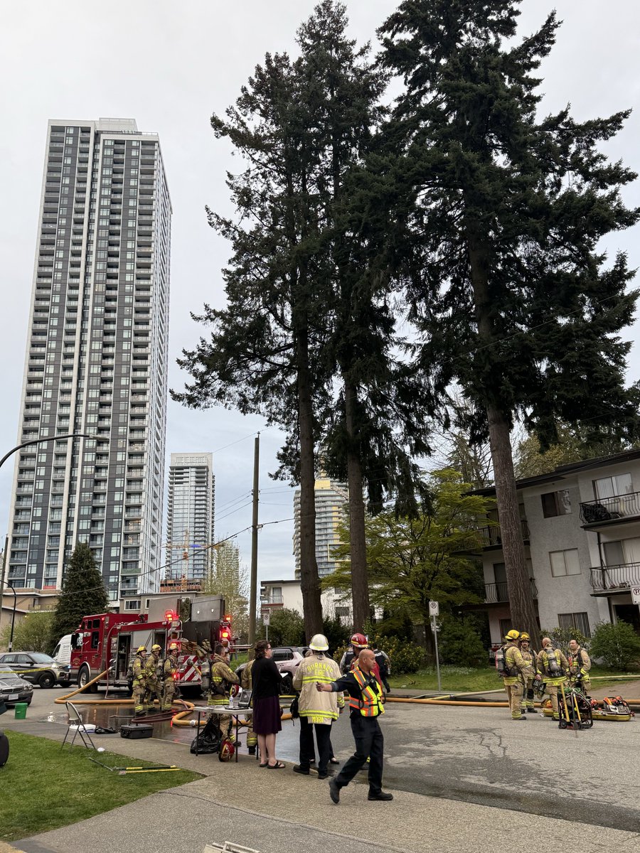 berry_michael's tweet photo. Large structural fire tonight at 6622 Willingdon Ave Burnaby #Meteotown. 60+ year old wood frame building. 
All tenants evacuated. 
10+vehicles in attendance from @BurnabyFireDept. 
#Demoviction stalled in 2024 following foreclosure. 
@storeyspub @lauvande
More photos to follow. https://t.co/Y9cb1rWWi2