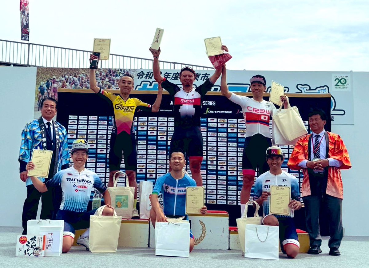 hassy_hardcore's tweet image. 西日本ロード
はりちゅうロードレースMクラスタ
無事勝てました！
兵庫県出身だからこそ、表彰台乗りたかったのですが頂上です！
最高に楽しめたレースでした。
シューズはもちろんLAKE CX333
上りも下りも高強度耐えれるホールド感がたまらん。そしてスプリントもガッツリ踏めました！　#mkw  #lake