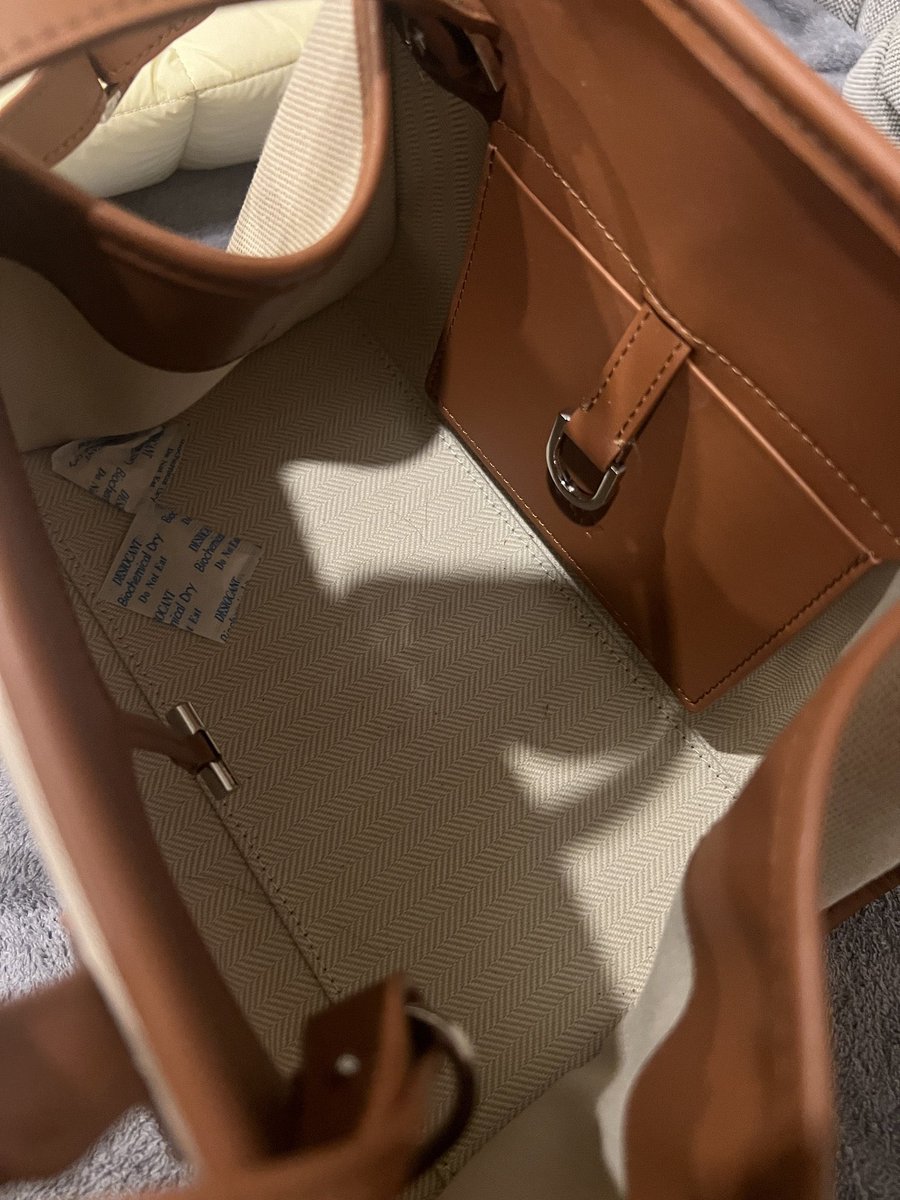 privateuknw's tweet photo. (used like new) ส่งต่อ กระเป๋า OLYY
AMBER BAG สี CINNAMON

🏷️2,700฿ (จาก4390)

♡ ถุง ป้ายครบ ขอส่งแบบใช้กล่องอื่นนะคะ กล่องแบรนด์ใหญ่มาก

#ส่งต่อกระเป๋ามือ2 #ส่งต่อกระเป๋า #ส่งต่อ #กระเป๋ามือสอง #ส่งต่อเสื้อผ้า #โล๊ะตู้เสื้อผ้ามือสอง #ส่งต่อเสื้อผ้ามือ2 #โล๊ะตู้ #โล๊ะตู้เสื้อผ้า https://t.co/MQJwSg1rcm