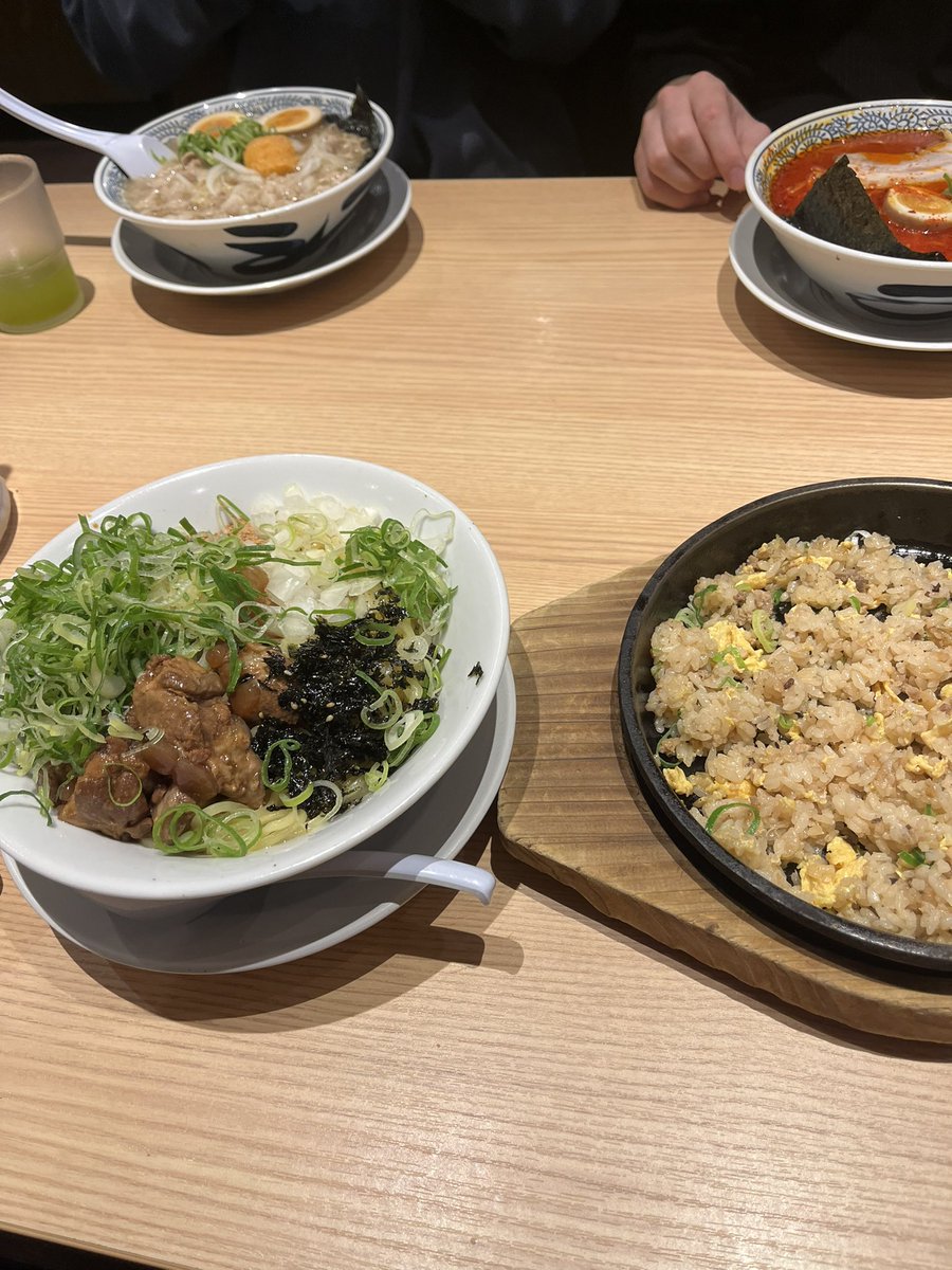 eiya0207's tweet photo. 昨日は久々、86のアニキと会ってきた
やっぱりボクサーサウンドは神です
stiもいいけどフジツボドデカマフラー爆音で最高でした😇あと丸源まぜそばうまかった https://t.co/y2EFnZA7h6