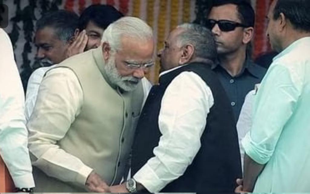 मुलायम सिंह यादव : मोदी जी,मेरे बेटे का ध्यान रखना।
नरेन्द्र मोदी : मुलायम सिंह जी,आप निश्चिंत रहिये। मैं आपके पुत्र का ध्यान अपने मित्र की तरह रखूंगा।
#BJP__B__Team_SP