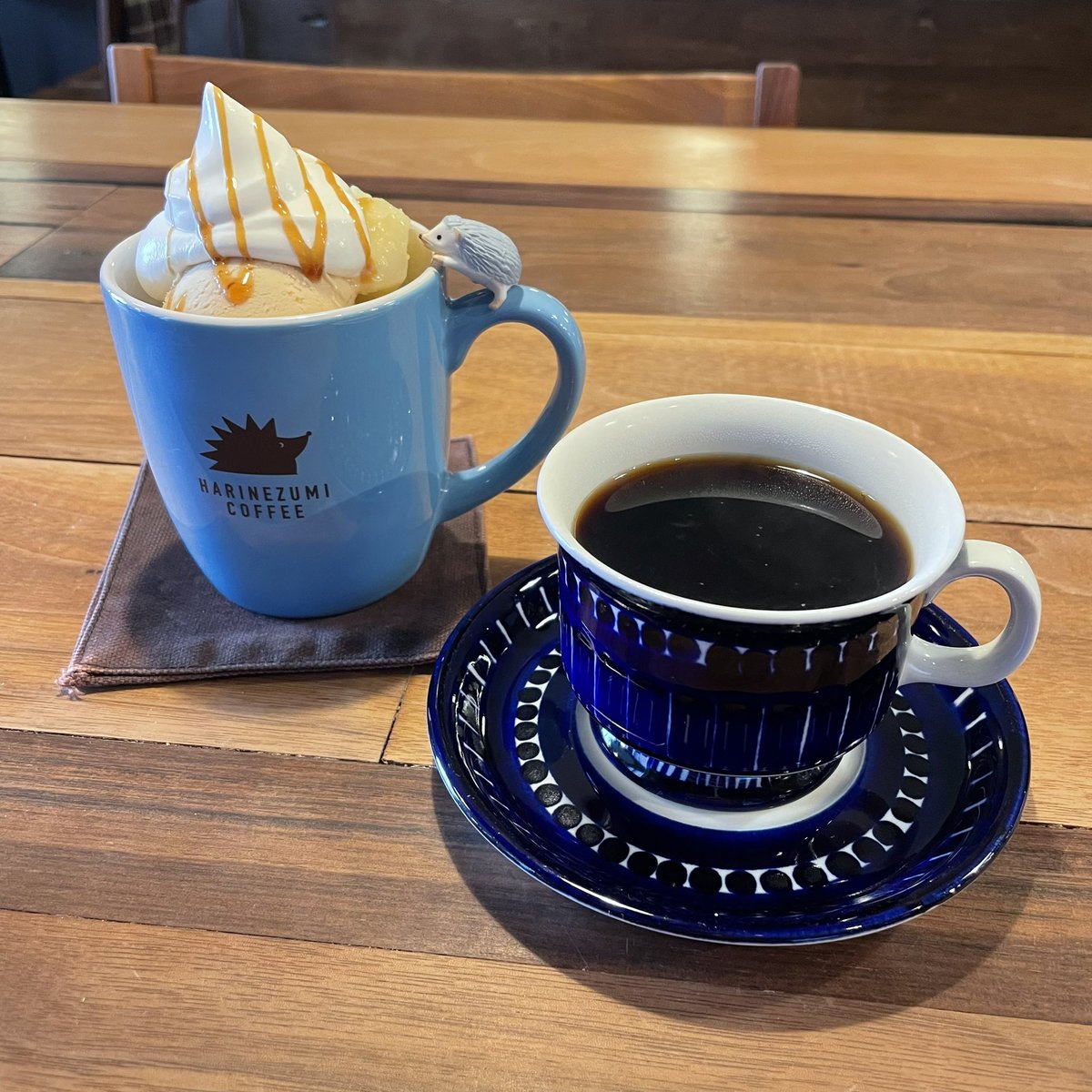 4月19日(日)
ハリネズミ珈琲店
日曜日は19:00までの営業でございます。
風強めですが天気は晴れ。
お散歩がてら珈琲タイムはいかがでしょうか？
パフェやケーキもご一緒に是非どうぞ。
本日もよろしくお願いいたします。