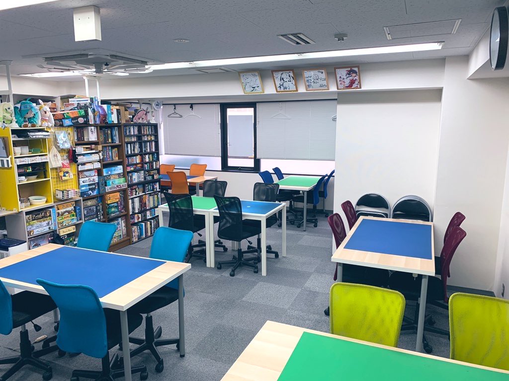 shopGRY's tweet image. 本日は13:00からオープンしました✨

今日はアチィ🔥
店内ついに冷房本格参戦って感じかな

ただ今店内【予約で満卓】🚨
最速空卓予定は〝17:00頃〟
ご利用ご検討の際はご注意下さいね！

#ゴラクヤ #ボドゲ #TCG #TRPG