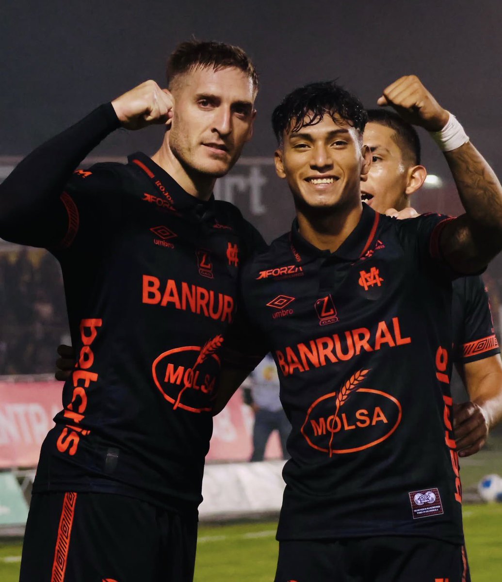 espaciofutboI's tweet photo. Medio Tiempo: LO ESTÁN GANANDO LOS ROJOS!!! 🔴🔥

Márquense 0-1 Municipal 

⚽️🔴 Hernández https://t.co/dz0jNzGtuX
