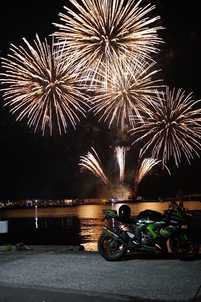 K_yo20224's tweet photo. 今年初花火🎆 https://t.co/6joupec4rC