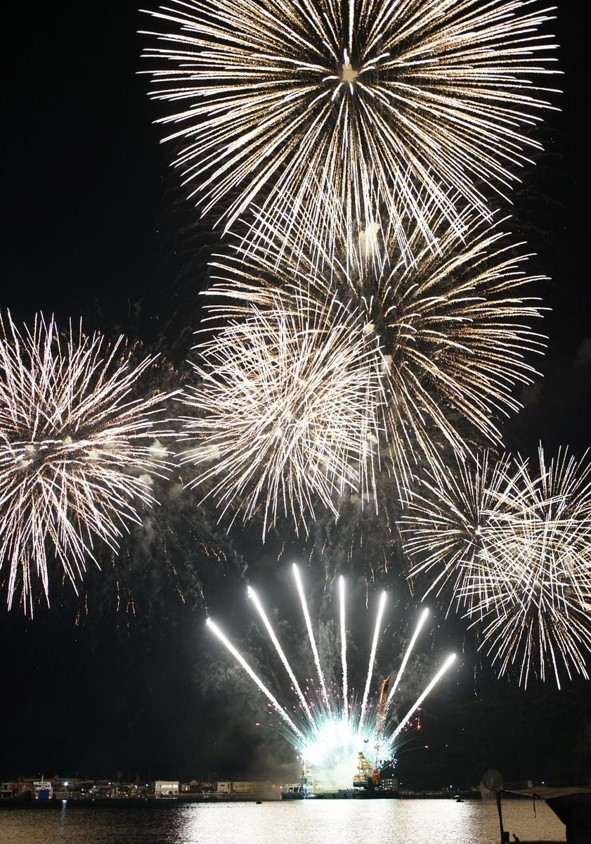 K_yo20224's tweet photo. 今年初花火🎆 https://t.co/6joupec4rC